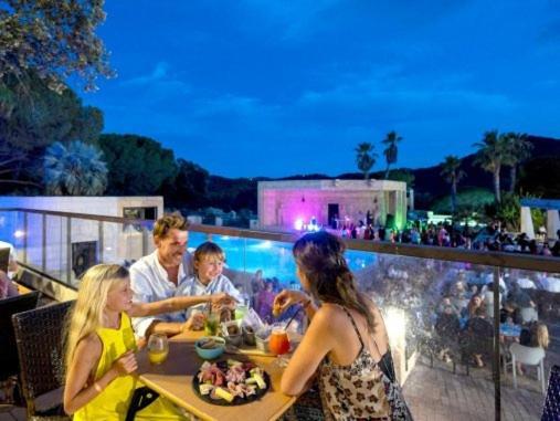Mobil Home Detente 8 Personnes Le Muy Zewnętrze zdjęcie